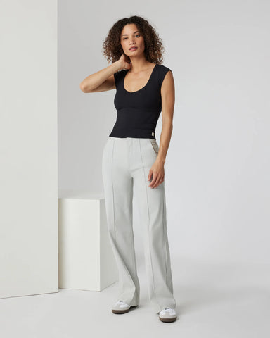 Sleeveless Cove V Neck