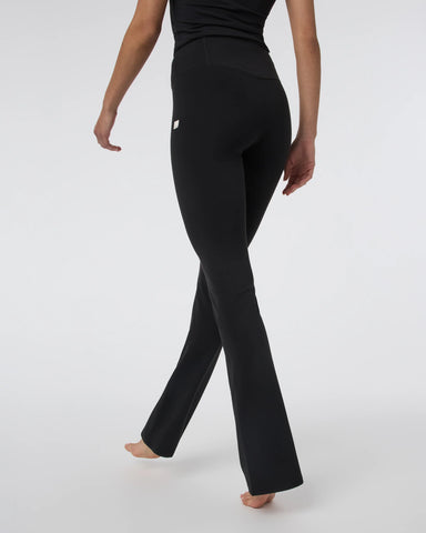 Vuori AllTheFeels™ Slim Flare - Short