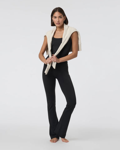 Vuori AllTheFeels™ Slim Flare - Short